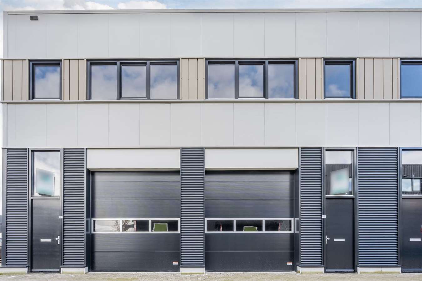 Neon 27 in Oud Gastel Bedrijfshal huren