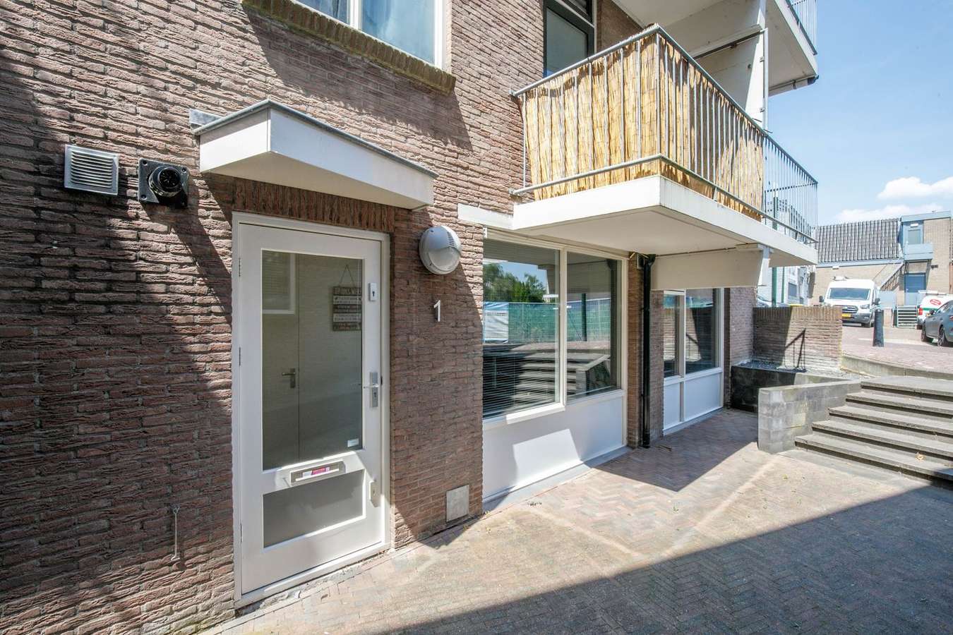 Burgemeester Uilkensstraat 1 Burgemeester Uilkensstraat 1