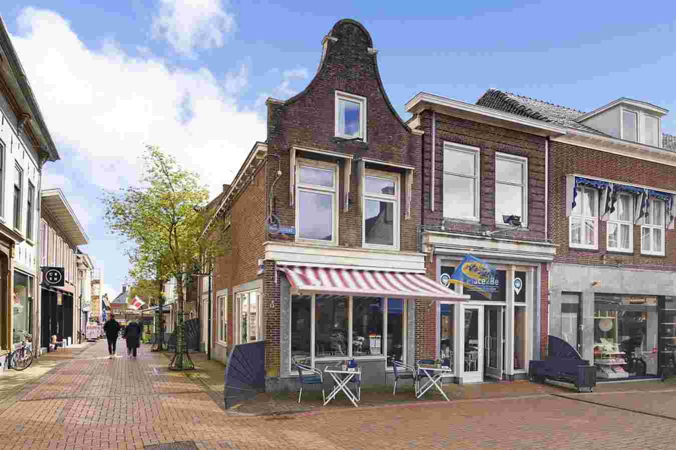 Hoogstraat 22, Waagstraat 2 & 2a