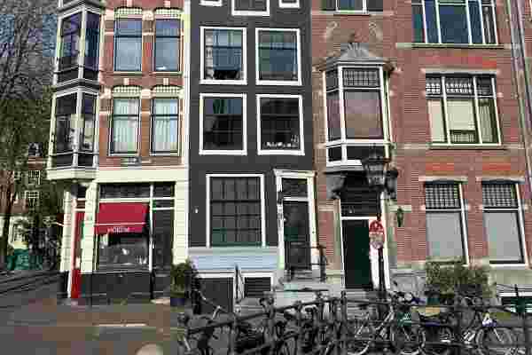 Oudezijds Voorburgwal 332