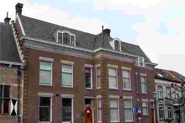 Raadhuisstraat 8