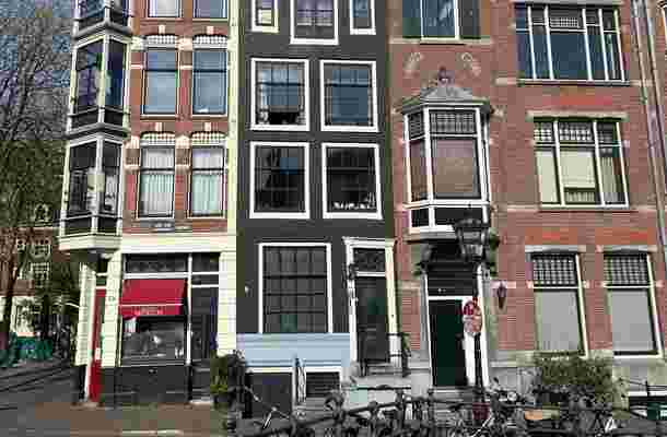 Oudezijds Voorburgwal 332
