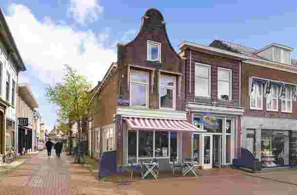 Hoogstraat 22, Waagstraat 2 & 2a